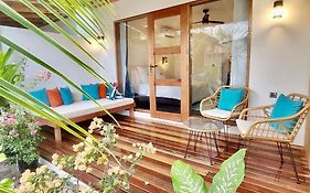 Seaside Dhigurah